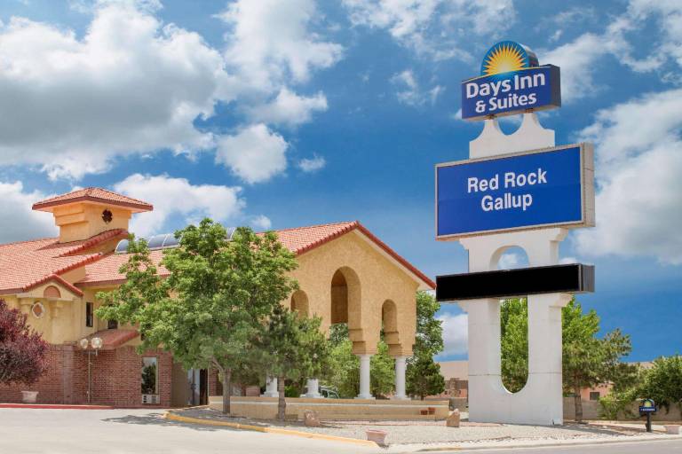 Days Inn & Suites by Wyndham Red Rock-Gallup — photo 3