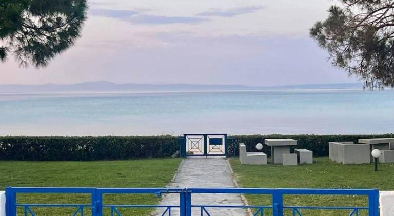 Fully equipped pleasant house with terrace, garden & BBQ | Pets are welcome in Sithonia