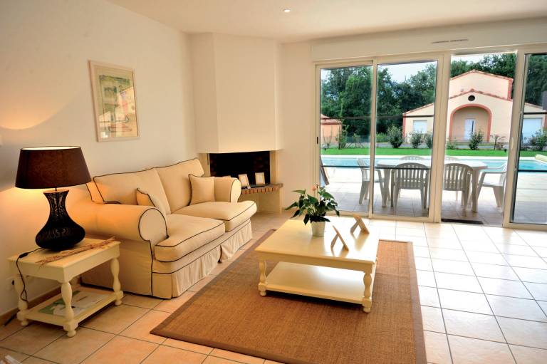 Villa with garden, pool & patio | Golf view — photo 3