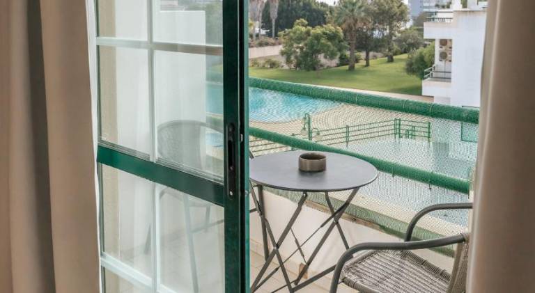 Apartment with private pool & yard | Pets allowed — photo 3