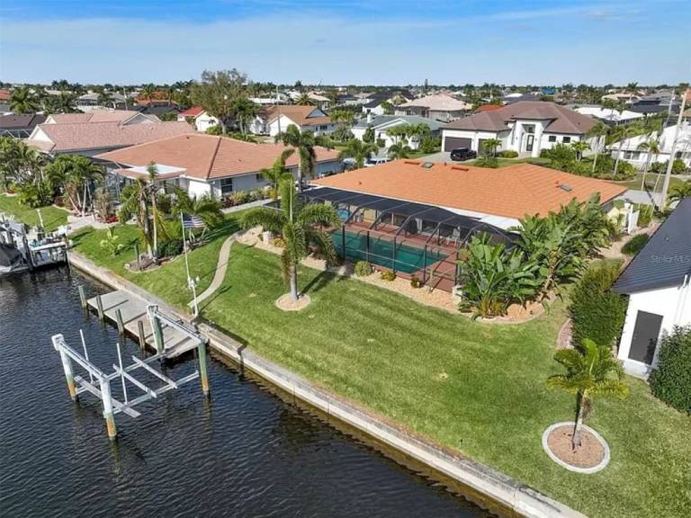 Children-friendly vacation home with patio, barbecue & private pool | Garden view | Dogs allowed — photo 5
