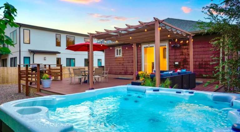 House with jacuzzi | Good for workation | Pets are welcome in Wheat Ridge, CO