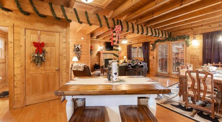 Vacation home with hot tub — photo 4