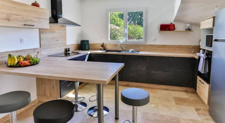 House with private pool & grill — photo 3
