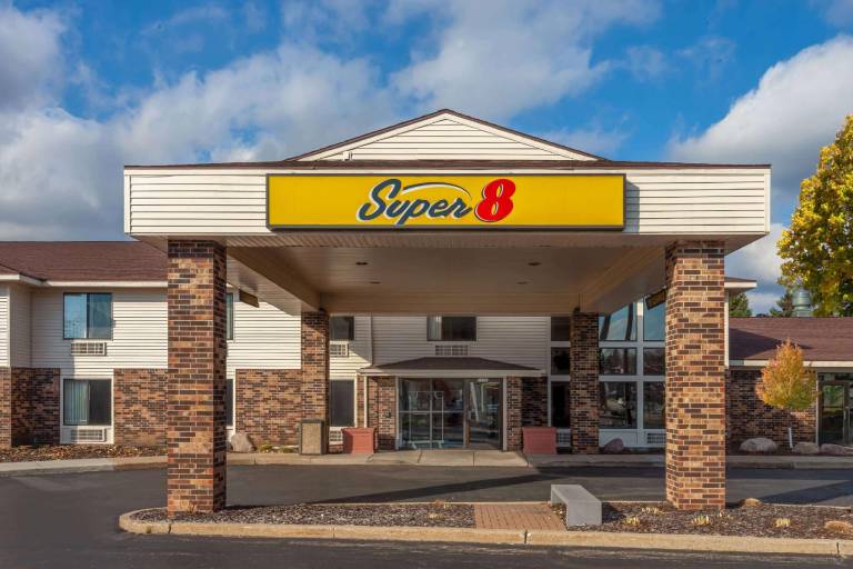 Super 8 By Wyndham Wausau — photo 4