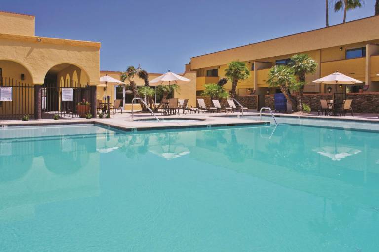 La Quinta Inn & Suites by Tucson - Reid Park — photo 2