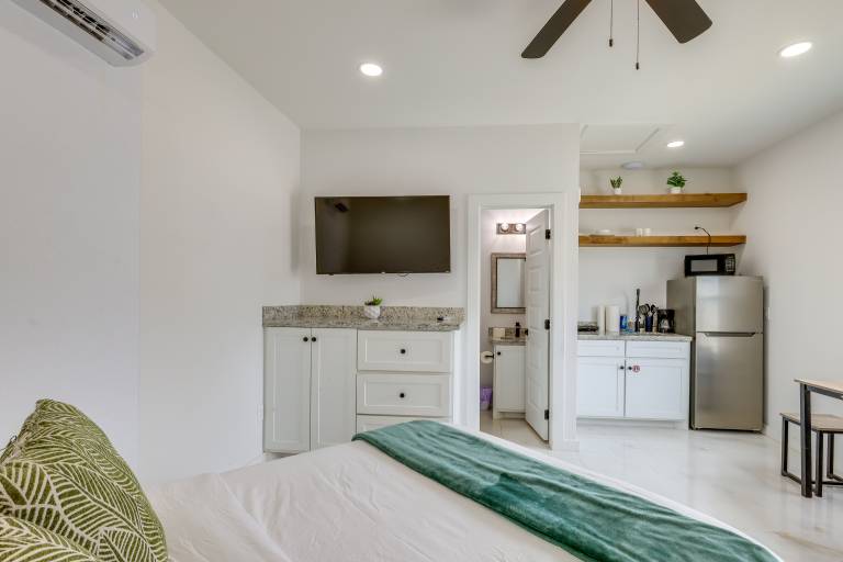 Beach Base for Groups! SPI Studio w/ Pool On-Site — photo 2