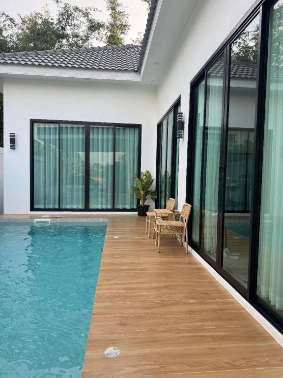 Villa with BBQ & patio — photo 4