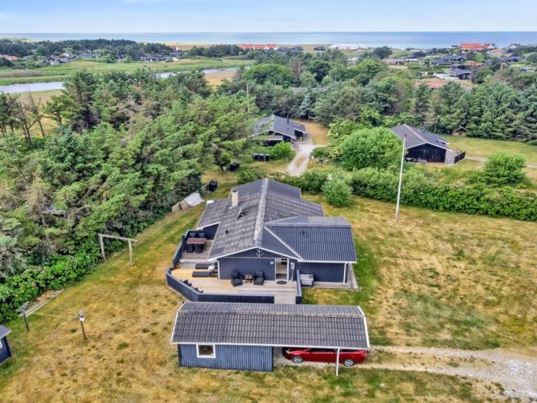 House with yard, terrace & barbeque — photo 3