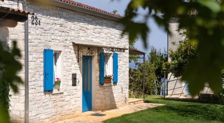 Villa with 1 room for 4 persons in Novigrad