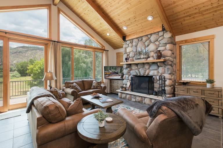 Mountain Home on 5 Acres - 10 Min to DGO - Views/Deck/Pool & Ping Pong Table — photo 2