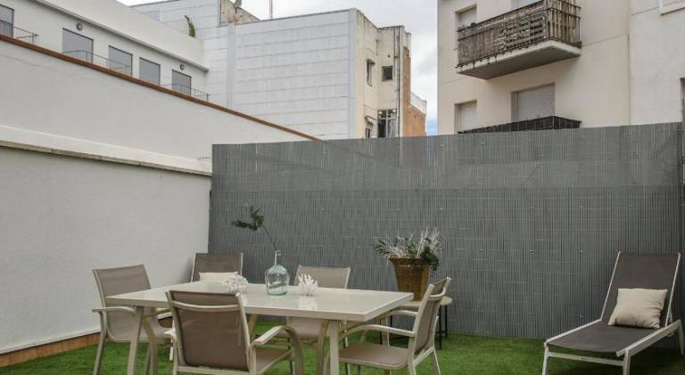 Rental apartment with barbeque & patio — photo 4