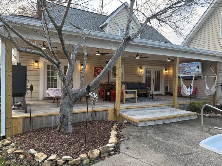Vacation home with barbeque, private pool & yard | City view — photo 4