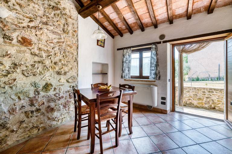 Farmhouse 'Casale Storico XVII Sec - Girasole' with Mountain View, Shared Pool and Wi-Fi — photo 4