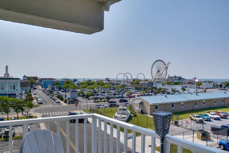 End Unit Ocean City Condo w Panoramic Views