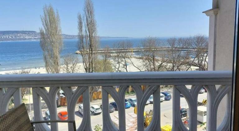 Beachfront Panoramic Flat @ South Bay residence in Varna