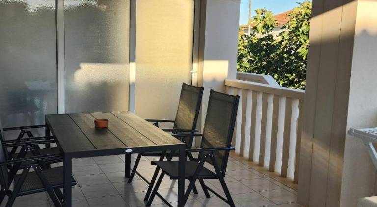 Holiday apartment with patio — photo 4