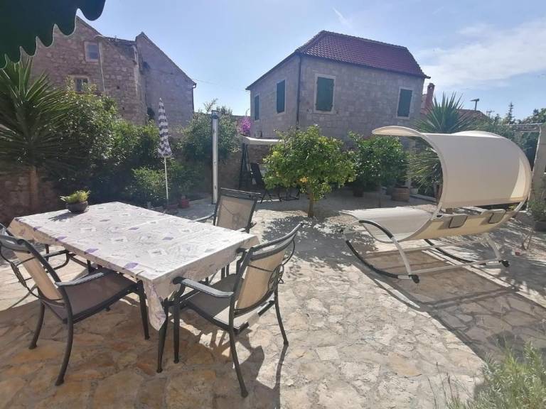 One bedroom apartment with terrace Postira, Brač (A-25147-b) in Postira