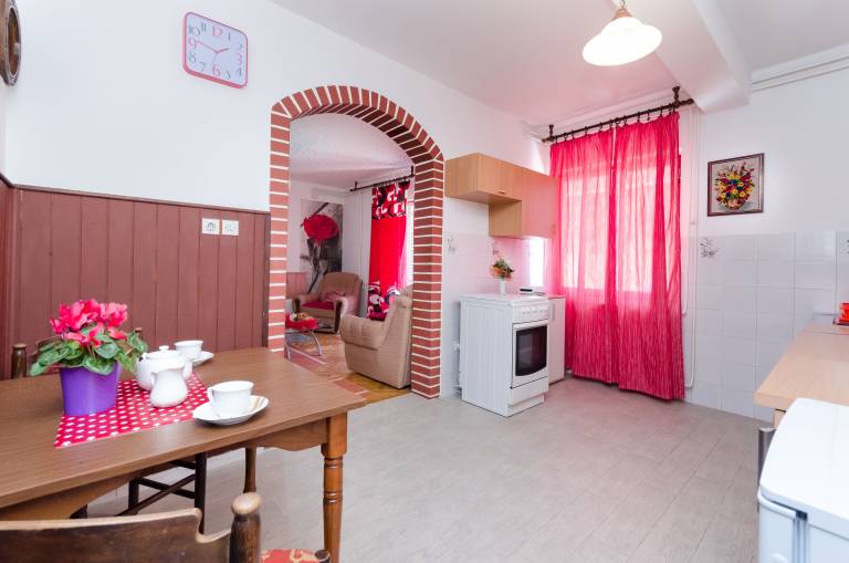 Rental apartment with BBQ, terrace & garden | Garden view — photo 3