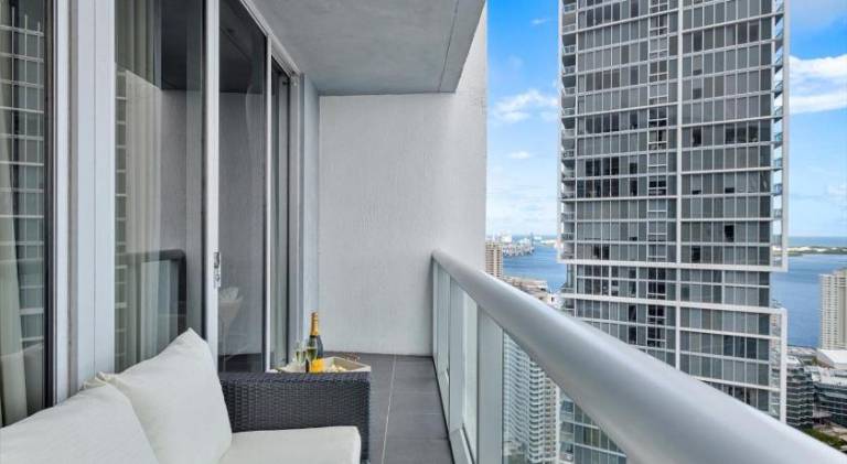 Holiday apartment with pool | Next to Bayfront Park — photo 3