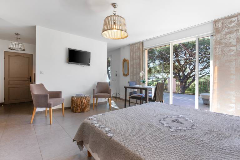 Apartment “La Suite - Le Mas Du Soleil” with Sea View, Wi-Fi and Air Conditioning — photo 4