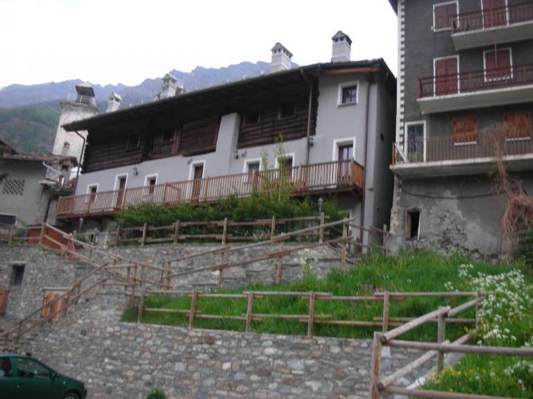 Appartamento a Epinel con giardino e vista sulla montagna