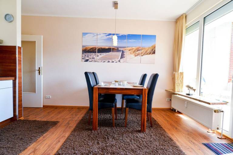 LM08  Ferienwohnung mit 2 Balkonen Hochpaterre  – zentral & gemütlich" — photo 4