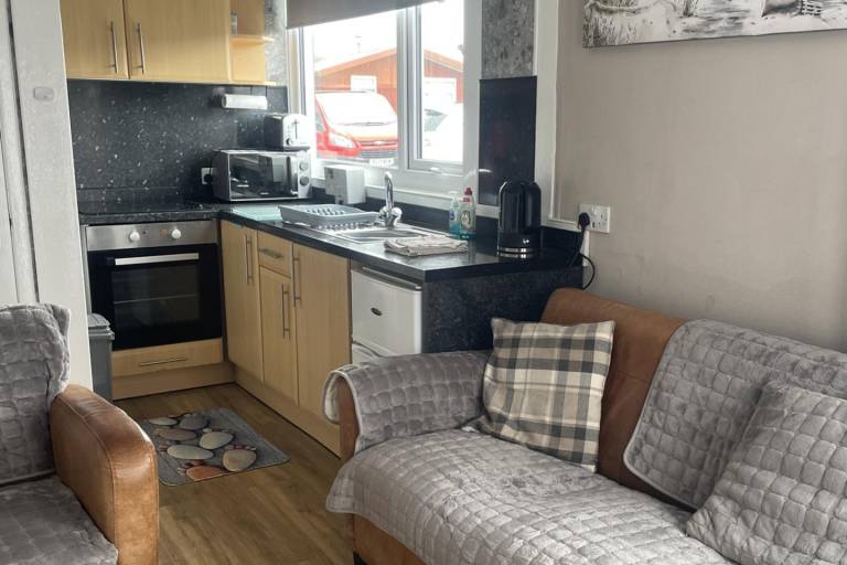 2Bed Chalet Sleeps 4- Garden, Balcony, Pets, Beach — photo 5