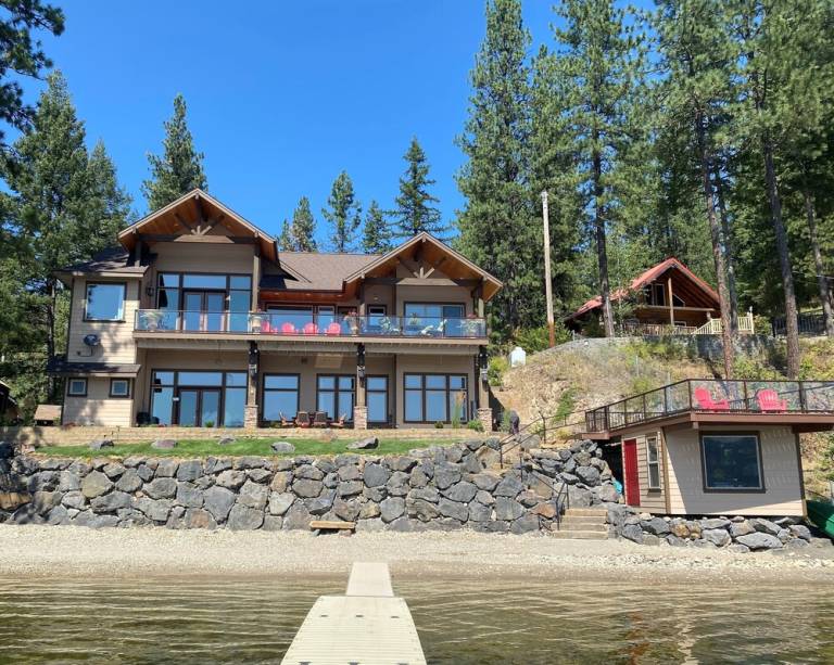 House  Loon Lake