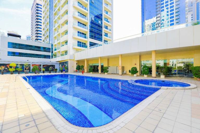 Apartment with jacuzzi & pool | Water view | Good for workation — photo 4