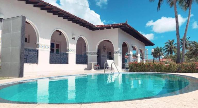 House with pool — photo 3
