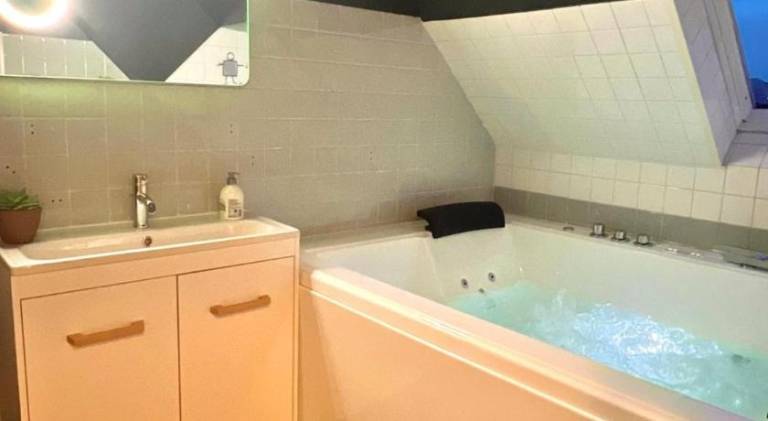 Lovely rental apartment with hot tub | Pets allowed — photo 2