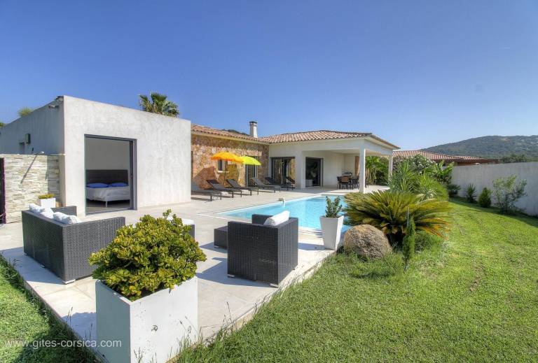 Pleasant gite with yard, pool & barbecue | Mountain view | Pets are welcome — photo 3