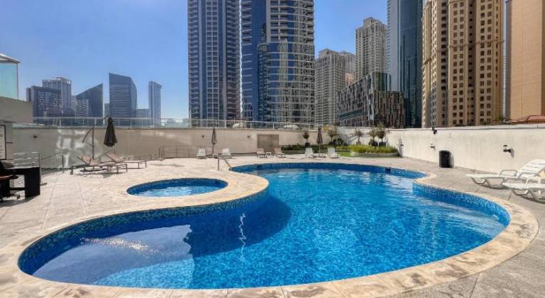 Vacation home with pool — photo 2