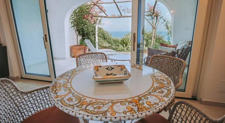 Villa with hot tub & terrace — photo 3