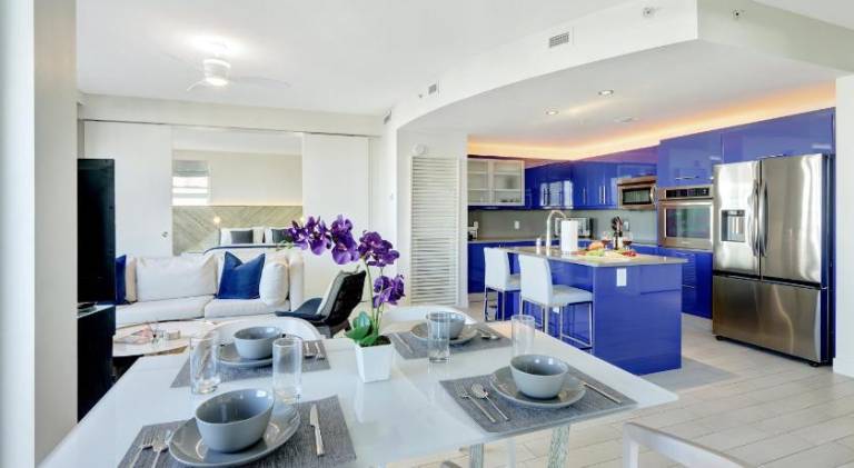 Beach Club - Oceanfront Luxury, Resort Amenities, Balcony Views — photo 5