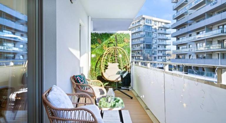 Luxury Riverside Apartment with Netflix, PrimeTV, EV Parking and 1Gbps WiFi — photo 4