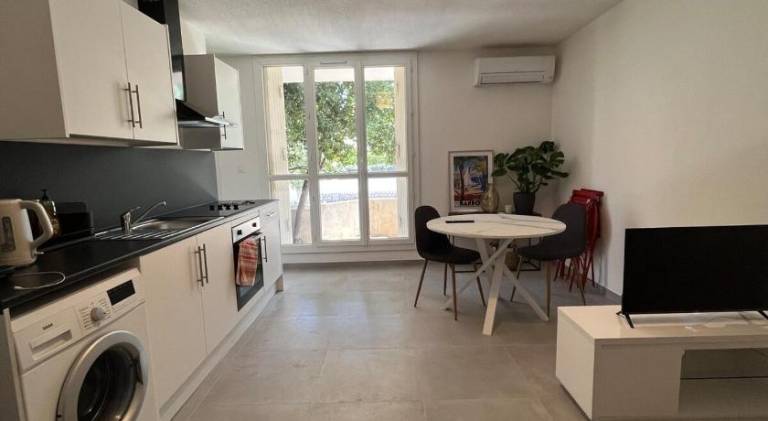 Rental apartment with patio — photo 5