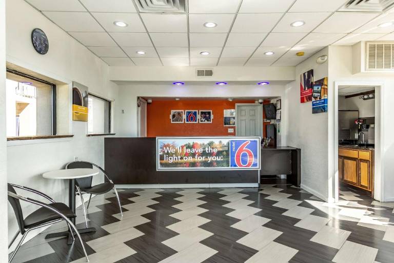 Motel 6 Elizabeth, NJ - Newark Liberty Intl Airport — photo 2