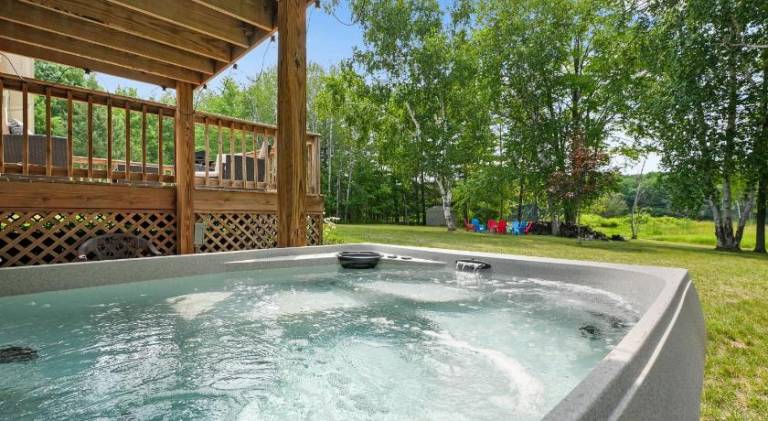 LAKEFRONT PARADISE 4 bedroom Home w direct lake access, Pets OK — photo 3