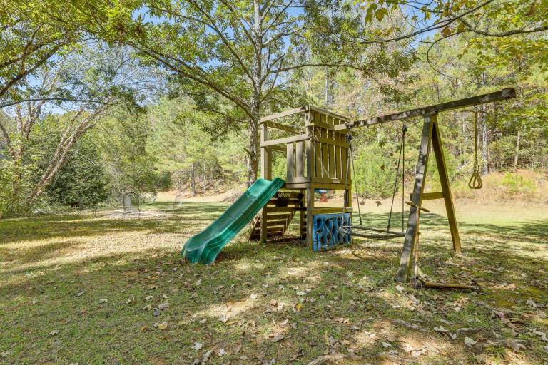Walk to Trails: Peaceful Family Home in Braselton — photo 2