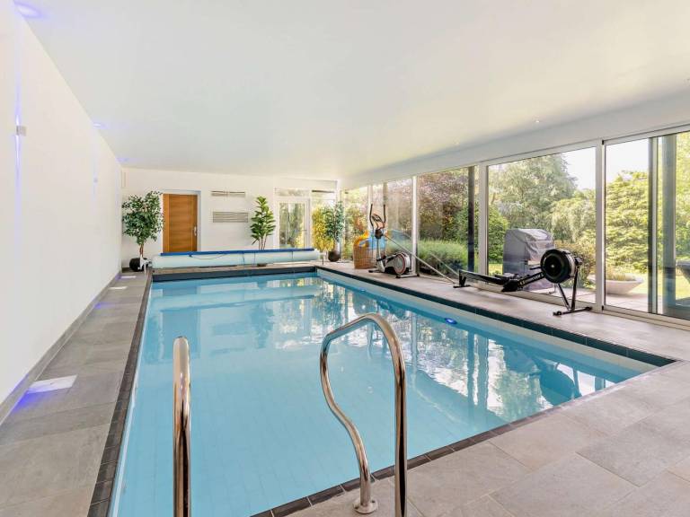 Cottage with garden, BBQ & pool | Water view — photo 4