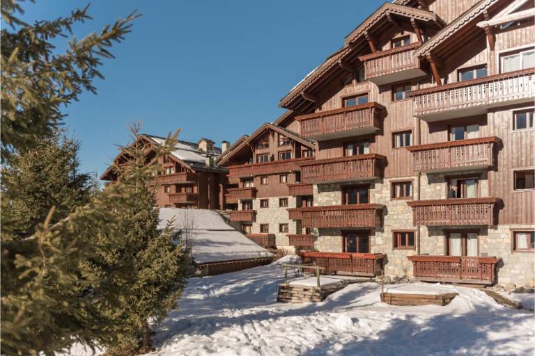 Family-friendly beautiful holiday apartment with patio, pool & sauna | Close to the ski | Pets are welcome in Les Belleville