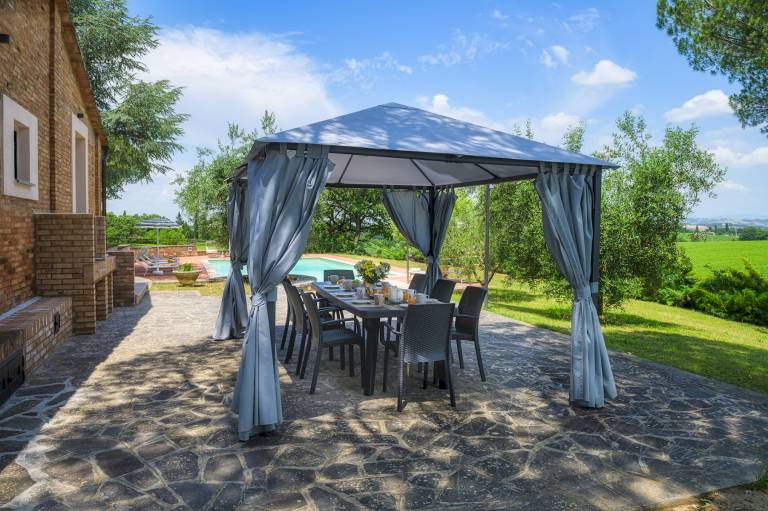 Villa with grill, private pool & yard | Garden view — photo 2