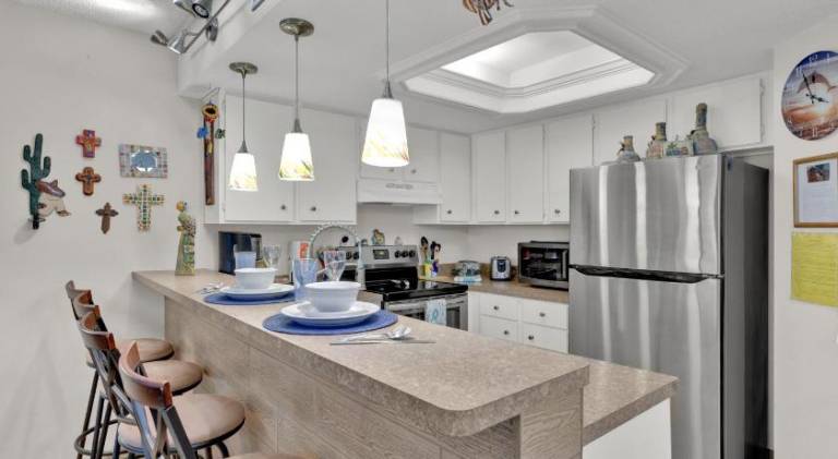 Apartment with jacuzzi & pool — photo 4
