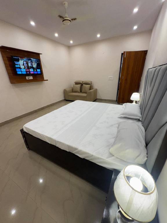 JJ Resiidency Cozy Rooms Perfect Getaway" — photo 2