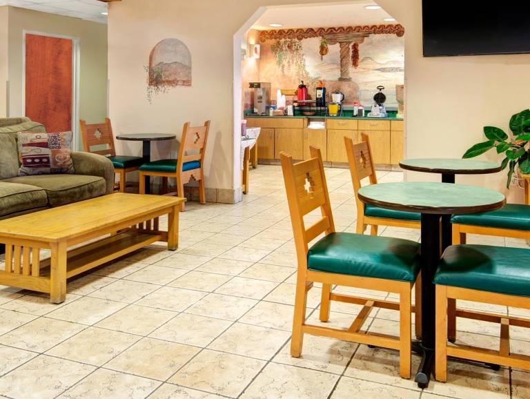 Microtel Inn & Suites by Wyndham Albuquerque West — photo 5