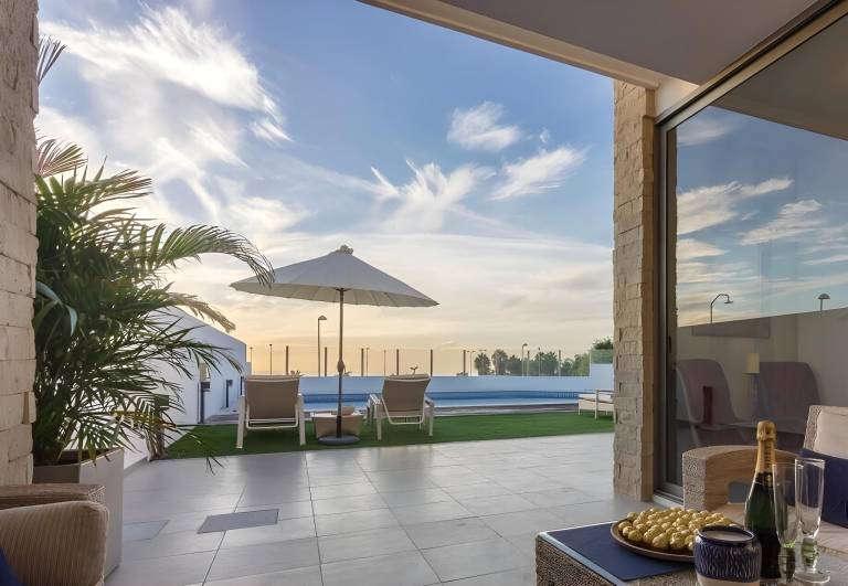 Villa with garden, grill & pool — photo 3