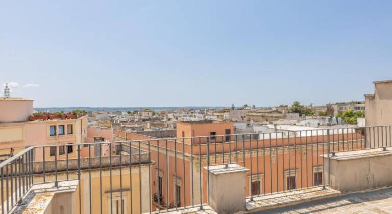 Holiday apartment with jacuzzi & patio — photo 4