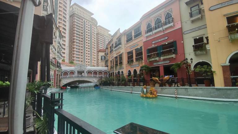 Rental apartment with pool | Suitable for remote work in Pasay